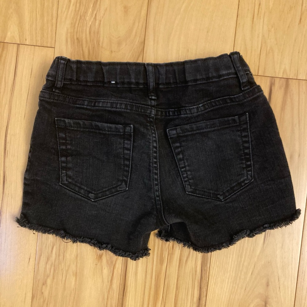 Children’s Place Black Jean Short - Picture 3 of 4